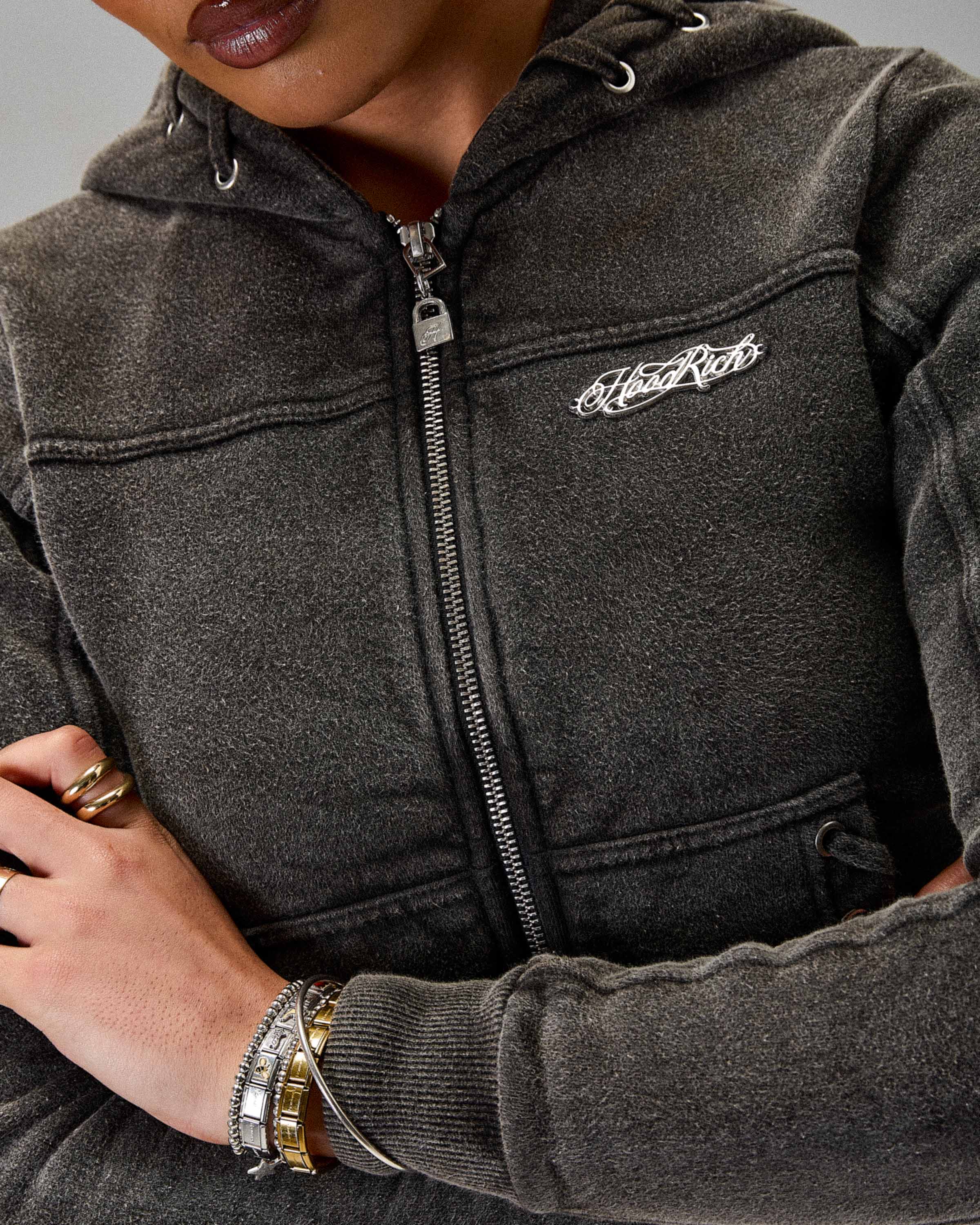 Felpa con cappuccio slim con zip The Winner's Circle Token - Nero lavato