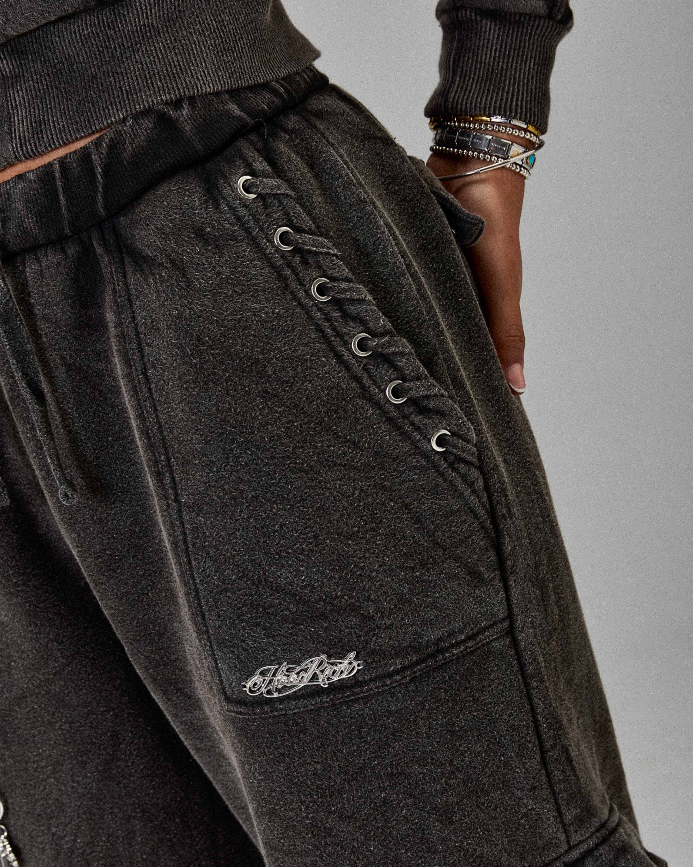 Pantaloni da jogging oversize a gamba larga The Winner's Circle Token - Nero lavato