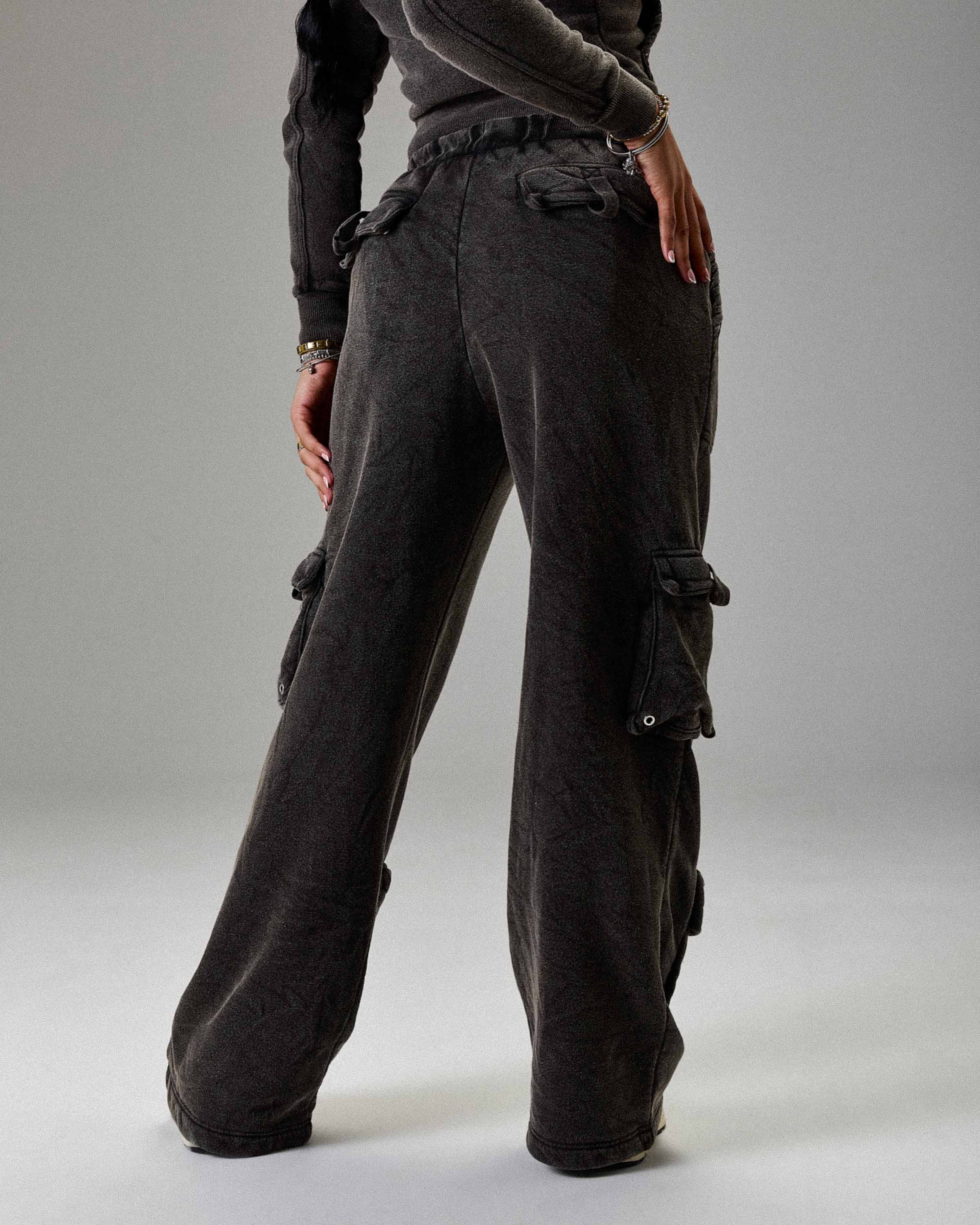 Pantaloni da jogging oversize a gamba larga The Winner's Circle Token - Nero lavato