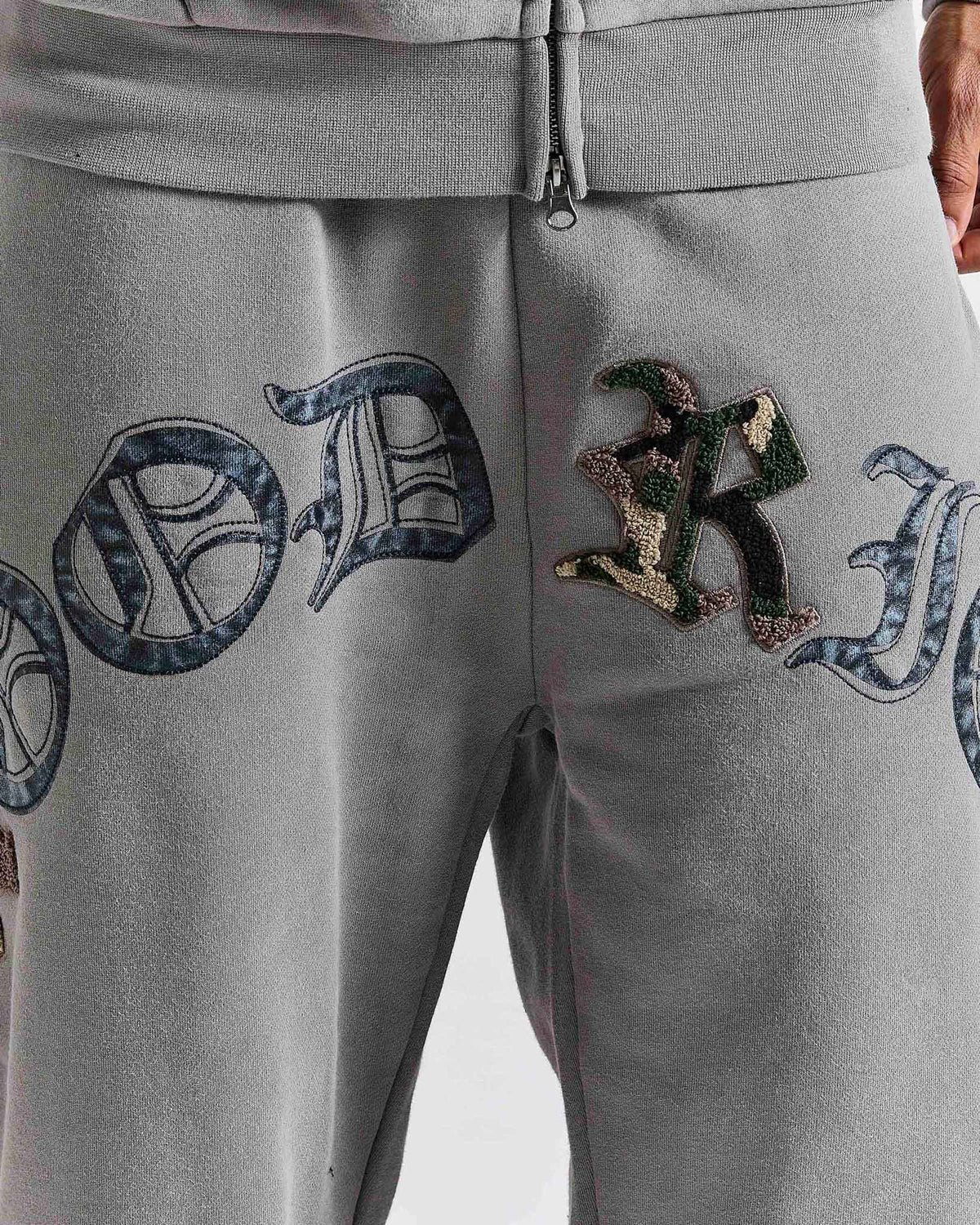 Jogger Inkfall oversize con orlo aperto - Silent Storm/Nero/Camo