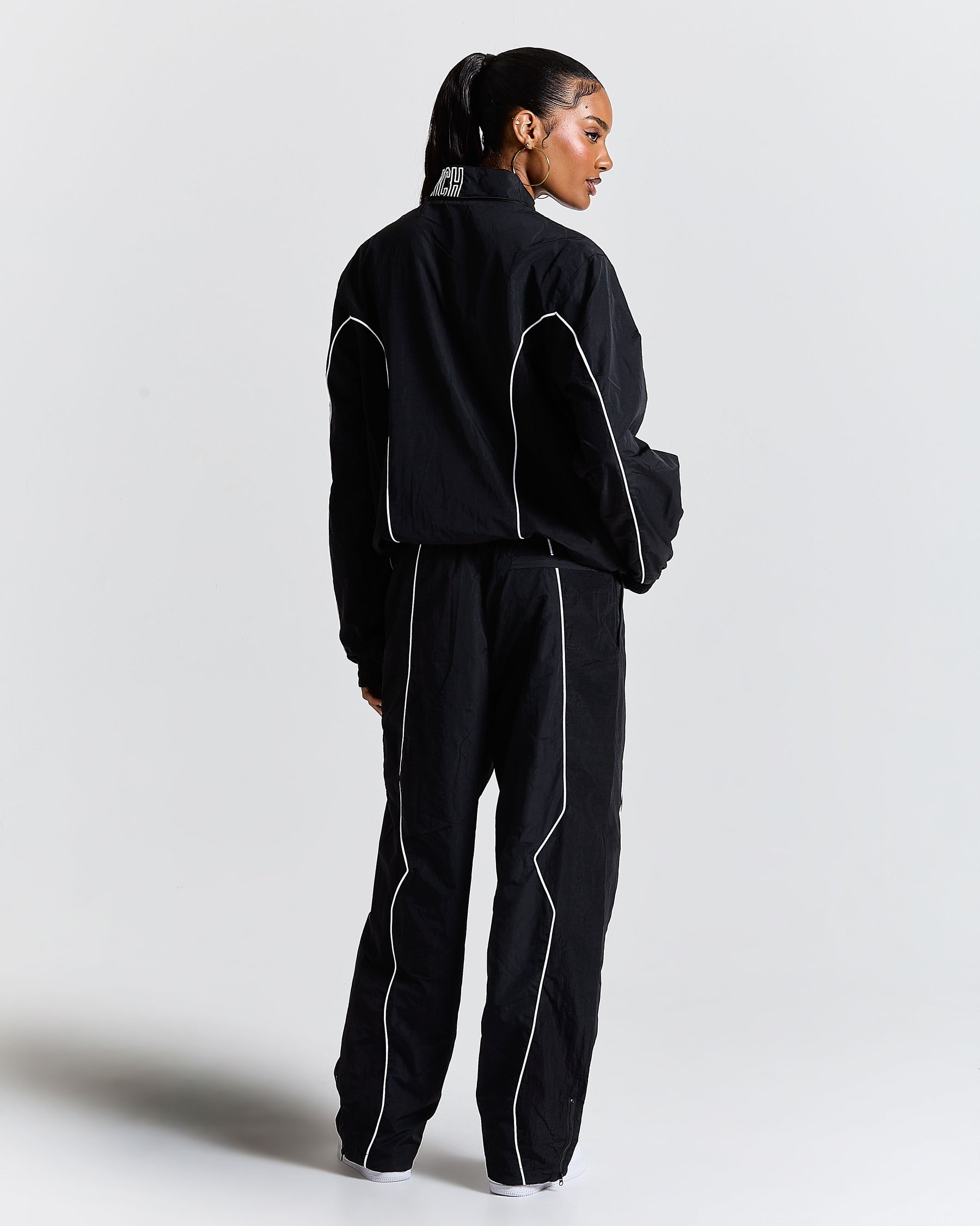 Chaser H Panel Windbreaker - Black