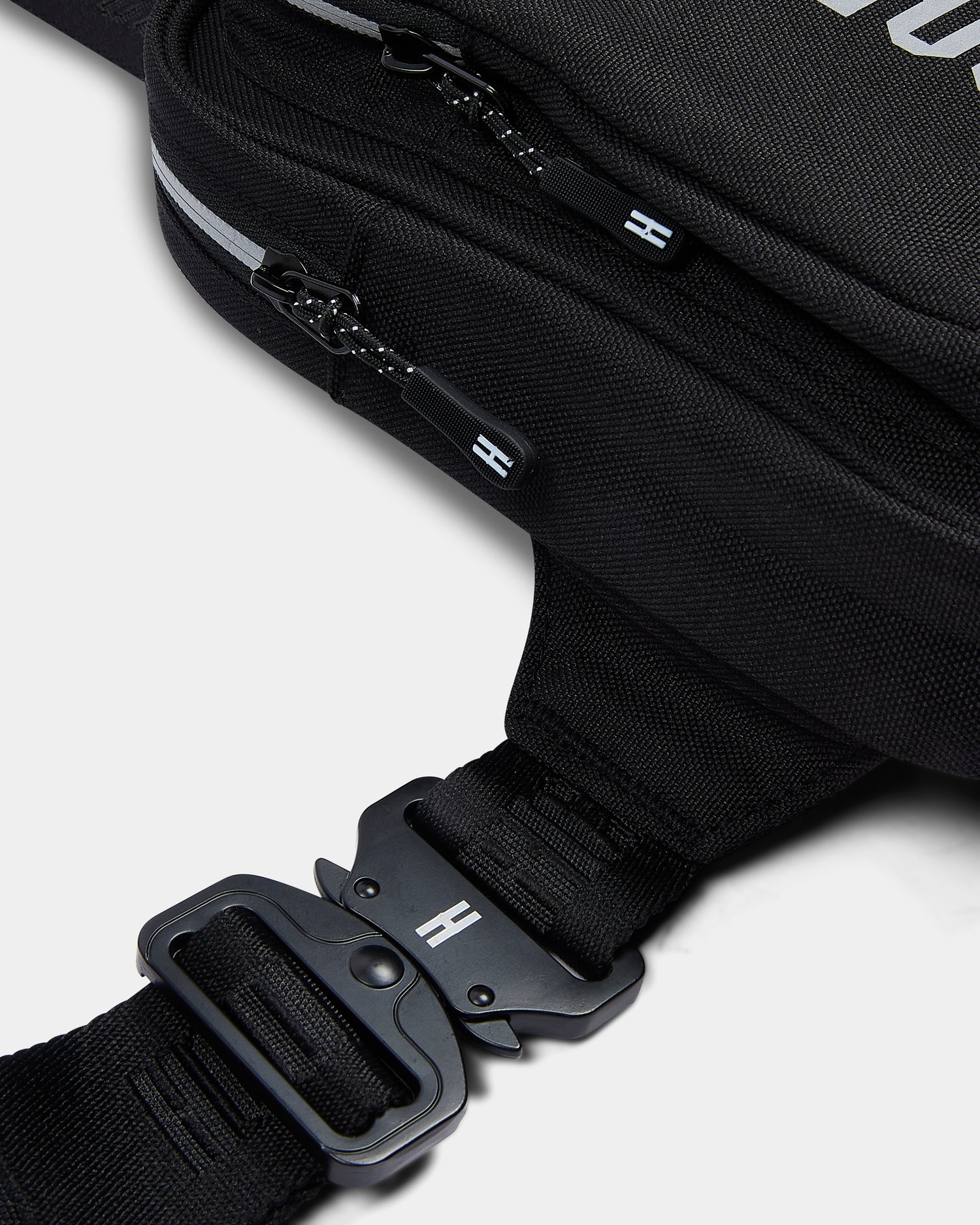 Shield Oversized Clip Mini Bag - Black/Reflective
