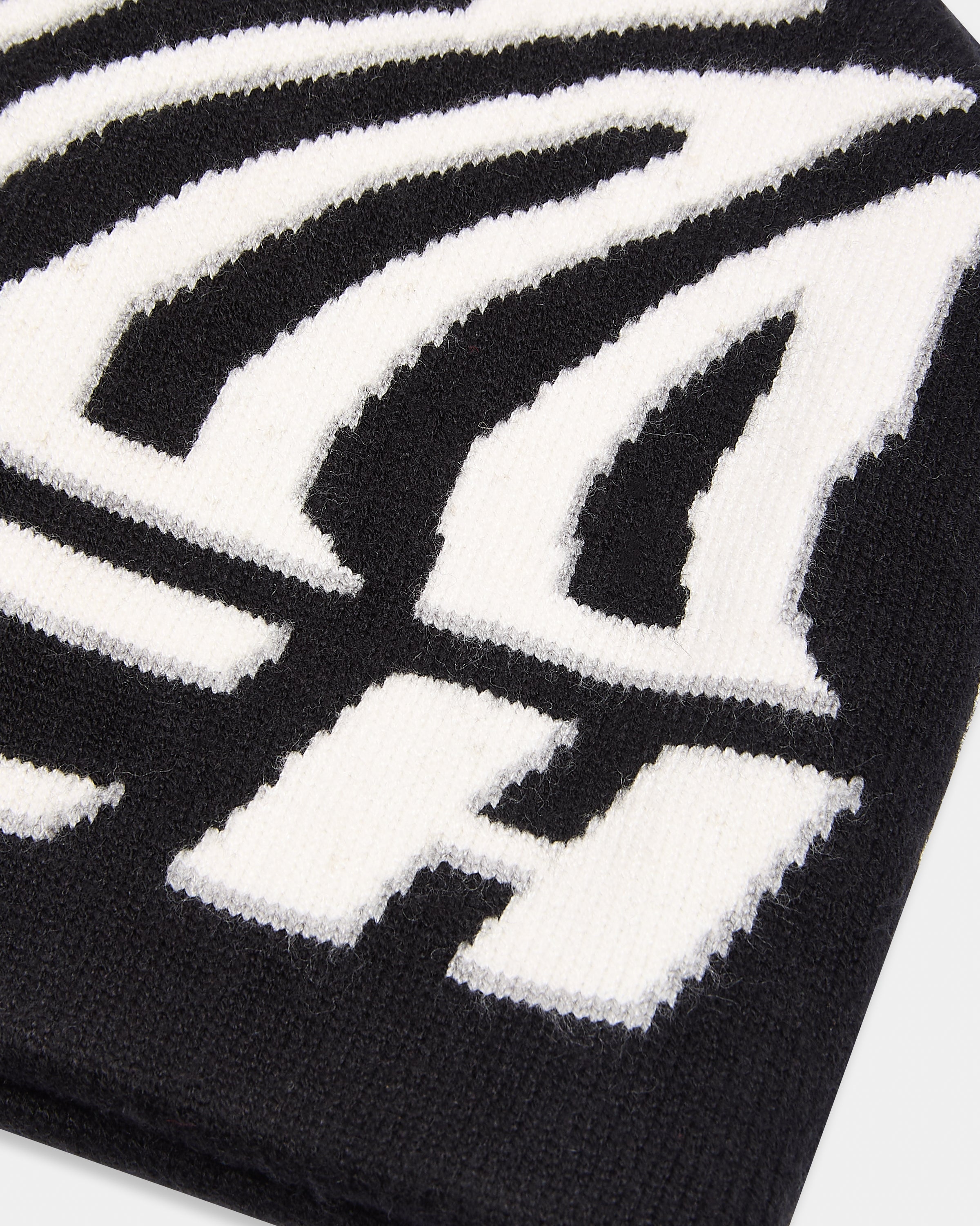 Chroma Skull Knit Beanie - Black/White
